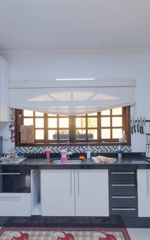 Casa à venda com 164m², 3 quartos e 2 vagas Casa à venda com 164m², 3 quartos e 2 vagasCozinha