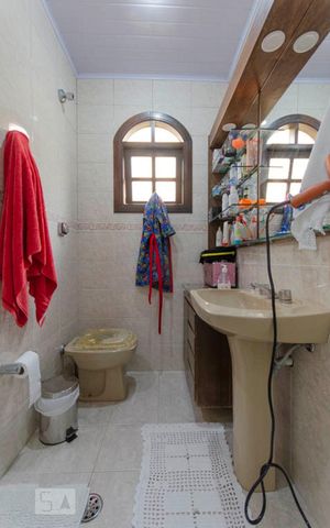 Casa à venda com 164m², 3 quartos e 2 vagas Casa à venda com 164m², 3 quartos e 2 vagasBanheiro Suíte