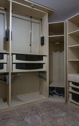 Casa à venda com 435m², 3 quartos e 6 vagas Casa à venda com 435m², 3 quartos e 6 vagasCloset da Suíte 2