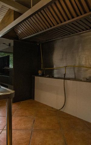 Casa à venda com 435m², 3 quartos e 6 vagas Casa à venda com 435m², 3 quartos e 6 vagasÁrea comum