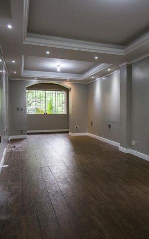 Casa à venda com 435m², 3 quartos e 6 vagas Casa à venda com 435m², 3 quartos e 6 vagasSala
