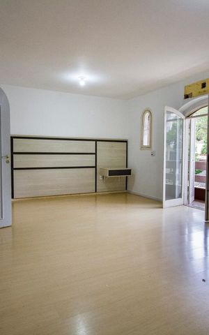 Casa à venda com 435m², 3 quartos e 6 vagas Casa à venda com 435m², 3 quartos e 6 vagasSuíte 2