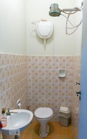 Casa para alugar com 200m², 3 quartos e 3 vagasBanheiro de serviço