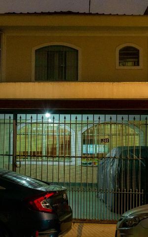 Casa para alugar com 200m², 3 quartos e 3 vagasFachada