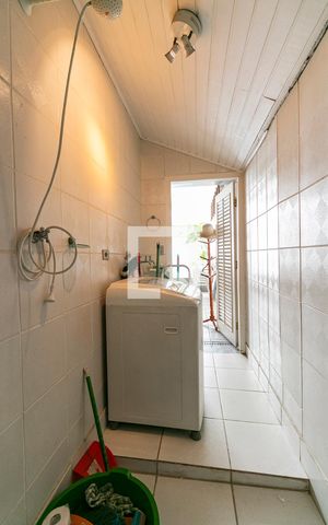 Casa à venda com 213m², 3 quartos e 2 vagas Casa à venda com 213m², 3 quartos e 2 vagasÁrea de Serviço