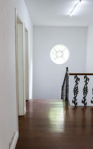 Casa à venda com 304m², 6 quartos e 4 vagas Casa à venda com 304m², 6 quartos e 4 vagasQuarto 2