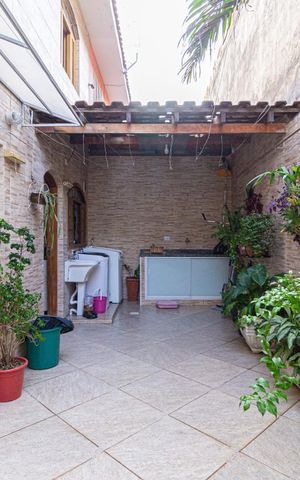 Casa à venda com 125m², 3 quartos e 3 vagas Casa à venda com 125m², 3 quartos e 3 vagasQuintal