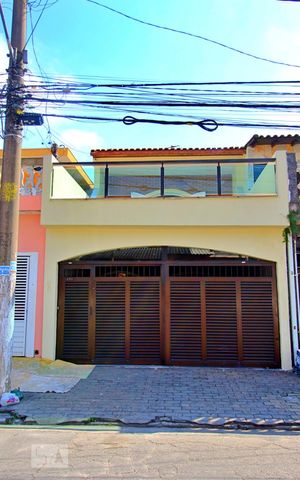 Casa para alugar com 210m², 3 quartos e 2 vagasFachada