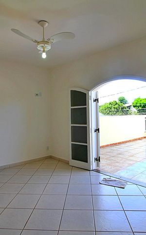 Casa para alugar com 210m², 3 quartos e 2 vagasQuarto Suíte