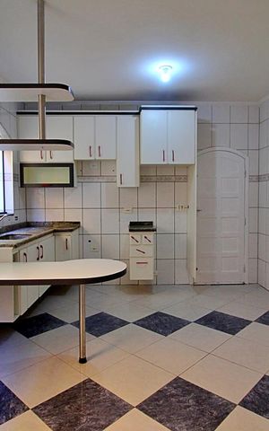 Casa para alugar com 210m², 3 quartos e 2 vagasCozinha