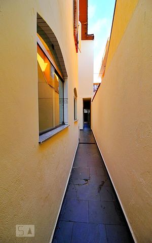 Casa para alugar com 210m², 3 quartos e 2 vagasCorredor