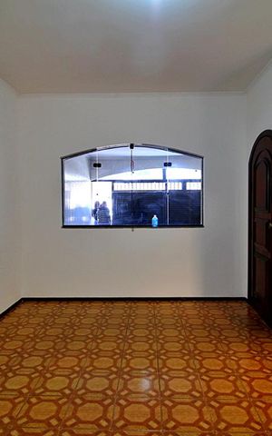 Casa para alugar com 210m², 3 quartos e 2 vagasSala