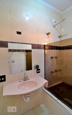 Casa para alugar com 210m², 3 quartos e 2 vagasBanheiro da Suíte