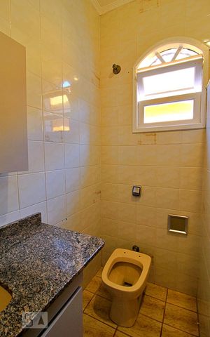 Casa para alugar com 210m², 3 quartos e 2 vagasBanheiro