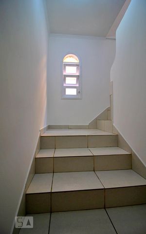 Casa para alugar com 210m², 3 quartos e 2 vagasEscada