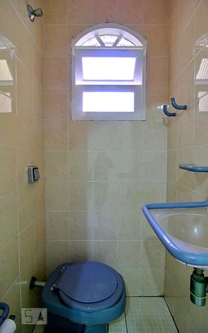 Casa para alugar com 210m², 3 quartos e 2 vagasBanheiro de Serviço