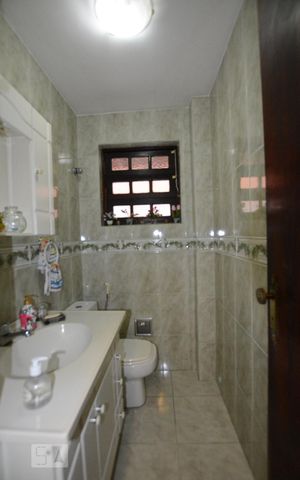 Casa à venda com 136m², 3 quartos e 2 vagasBanheiro Social