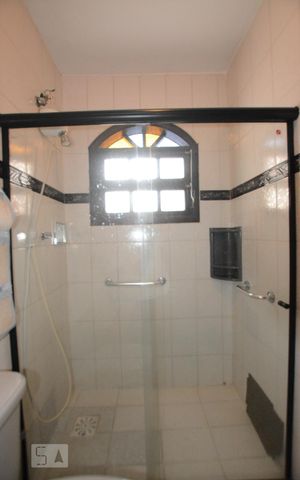 Casa à venda com 136m², 3 quartos e 2 vagasBanheiro da Suíte 1