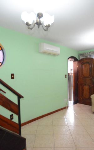 Casa à venda com 136m², 3 quartos e 2 vagasSala