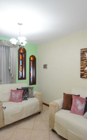 Casa à venda com 136m², 3 quartos e 2 vagasSala