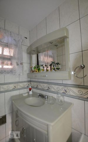 Casa à venda com 136m², 3 quartos e 2 vagasBanheiro da suíte 2