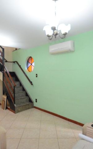 Casa à venda com 136m², 3 quartos e 2 vagasSala