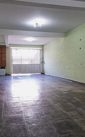 Casa à venda com 311m², 5 quartos e 6 vagas Casa à venda com 311m², 5 quartos e 6 vagasGaragem