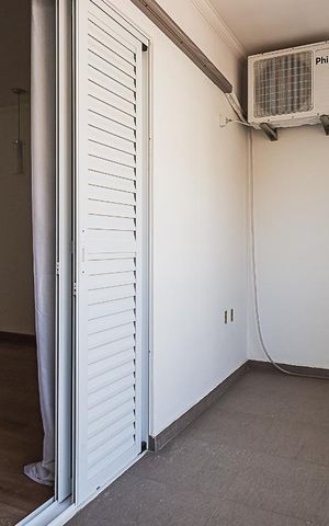 Casa à venda com 311m², 5 quartos e 6 vagas Casa à venda com 311m², 5 quartos e 6 vagasVaranda da Suíte 1