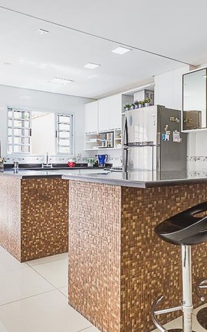 Casa à venda com 311m², 5 quartos e 6 vagas Casa à venda com 311m², 5 quartos e 6 vagasCozinha
