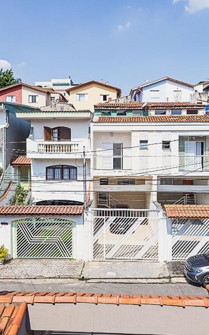 Casa à venda com 311m², 5 quartos e 6 vagas Casa à venda com 311m², 5 quartos e 6 vagasVista da Varanda da Suíte 1