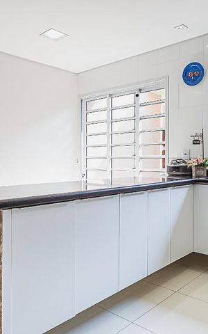 Casa à venda com 311m², 5 quartos e 6 vagas Casa à venda com 311m², 5 quartos e 6 vagasCozinha