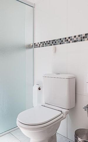 Casa à venda com 311m², 5 quartos e 6 vagas Casa à venda com 311m², 5 quartos e 6 vagasBanheiro da Suíte 1