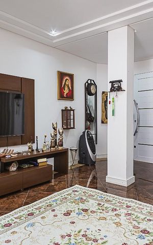 Casa à venda com 311m², 5 quartos e 6 vagas Casa à venda com 311m², 5 quartos e 6 vagasSala