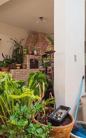 Casa à venda com 311m², 5 quartos e 6 vagas Casa à venda com 311m², 5 quartos e 6 vagasQuintal Gourmet