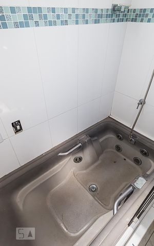 Casa à venda com 311m², 5 quartos e 6 vagas Casa à venda com 311m², 5 quartos e 6 vagasBanheiro da Suíte 3 e 4