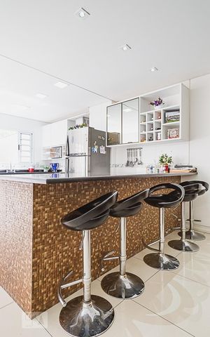 Casa à venda com 311m², 5 quartos e 6 vagas Casa à venda com 311m², 5 quartos e 6 vagasCozinha