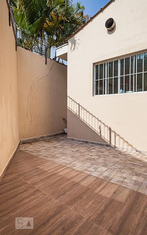Casa à venda com 311m², 5 quartos e 6 vagas Casa à venda com 311m², 5 quartos e 6 vagasQuintal