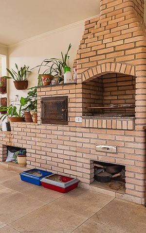Casa à venda com 311m², 5 quartos e 6 vagas Casa à venda com 311m², 5 quartos e 6 vagasQuintal Gourmet