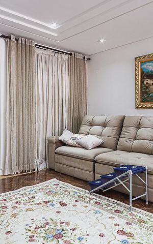 Casa à venda com 311m², 5 quartos e 6 vagas Casa à venda com 311m², 5 quartos e 6 vagasSala