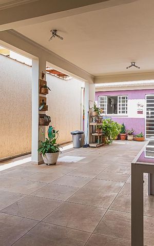 Casa à venda com 311m², 5 quartos e 6 vagas Casa à venda com 311m², 5 quartos e 6 vagasQuintal Gourmet