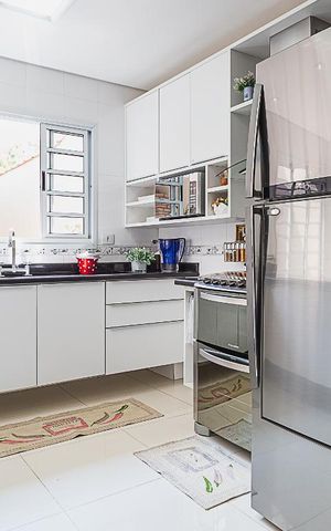 Casa à venda com 311m², 5 quartos e 6 vagas Casa à venda com 311m², 5 quartos e 6 vagasCozinha