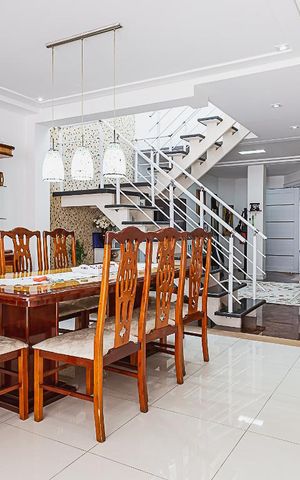 Casa à venda com 311m², 5 quartos e 6 vagas Casa à venda com 311m², 5 quartos e 6 vagasSala de Jantar