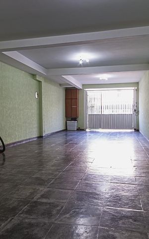 Casa à venda com 311m², 5 quartos e 6 vagas Casa à venda com 311m², 5 quartos e 6 vagasGaragem