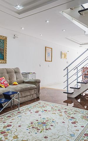Casa à venda com 311m², 5 quartos e 6 vagas Casa à venda com 311m², 5 quartos e 6 vagasSala