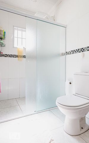 Casa à venda com 311m², 5 quartos e 6 vagas Casa à venda com 311m², 5 quartos e 6 vagasBanheiro da Suíte 1