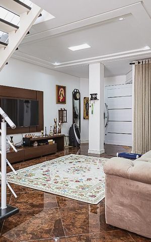Casa à venda com 311m², 5 quartos e 6 vagas Casa à venda com 311m², 5 quartos e 6 vagasSala
