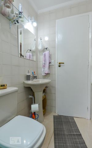 Apartamento à venda com 60m², 2 quartos e 1 vaga Apartamento à venda com 60m², 2 quartos e 1 vagaBanheiro