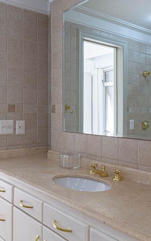 Apartamento para alugar com 200m², 3 quartos e 1 vaga Apartamento para alugar com 200m², 3 quartos e 1 vagaBanheiro da Suíte