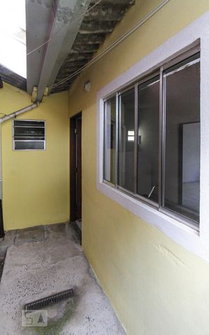 Casa de condomínio para alugar com 50m², 1 quarto e 1 vaga Casa de condomínio para alugar com 50m², 1 quarto e 1 vagaQuintal