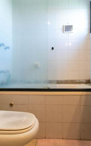 Apartamento à venda com 120m², 4 quartos e 3 vagas Apartamento à venda com 120m², 4 quartos e 3 vagasBanheiro da Suíte 1